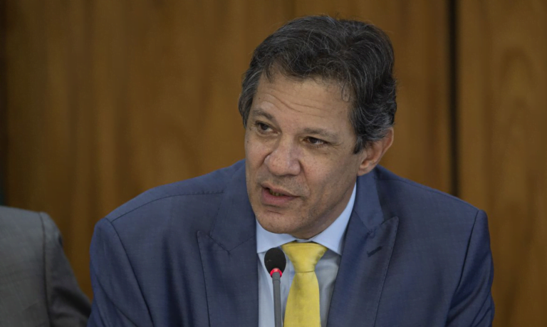 Governo volta atrás sobre taxação de compra para pessoas físicas