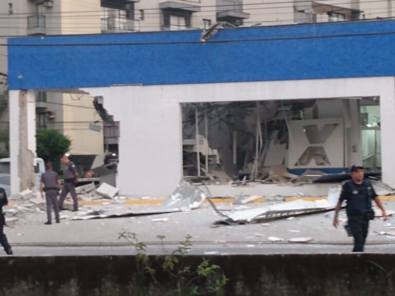 Explosão na agência Caixa Econômica na Enseada, Guarujá-SP