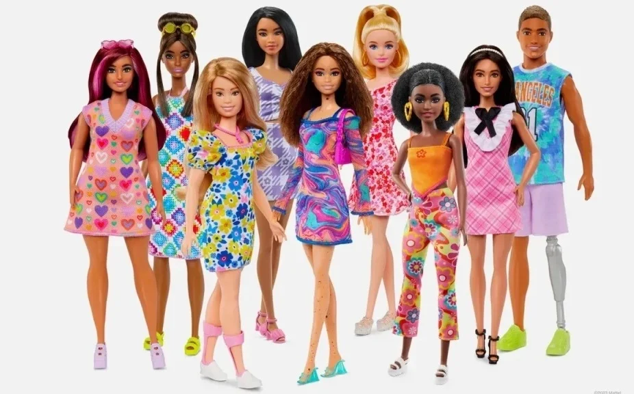 Barbie lança bonecas diversas e inspiradas em tendências de street style