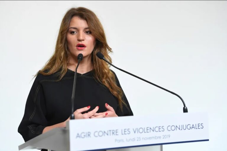 Ministra francesa na Playboy edição esgota em 3 horas