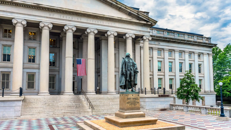 Tecnologia Megacap Sofre Golpe Enquanto Rendimentos do Tesouro dos EUA Sobem